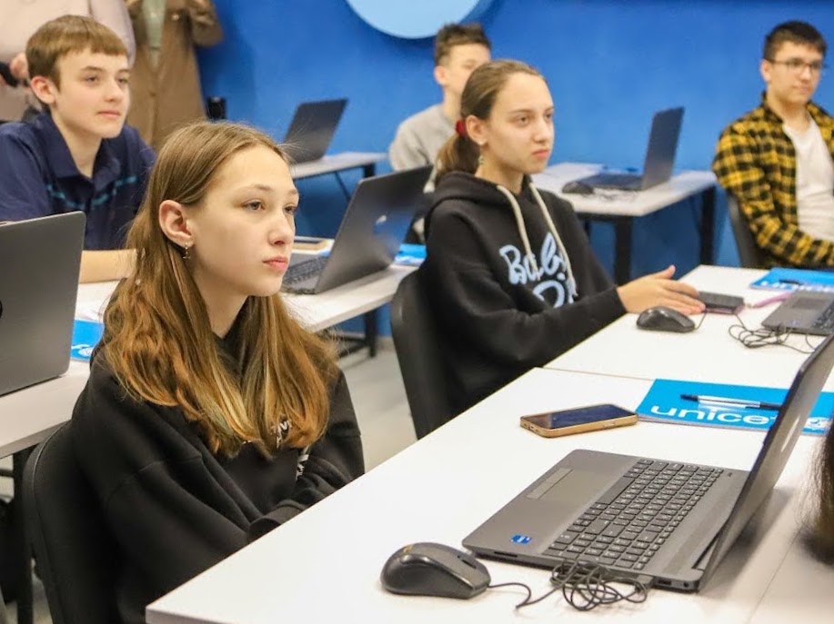 Гнучкий розклад та пріоритетні предмети: уряд визначив правила щодо організації навчання під час тривалих повітряних тривог