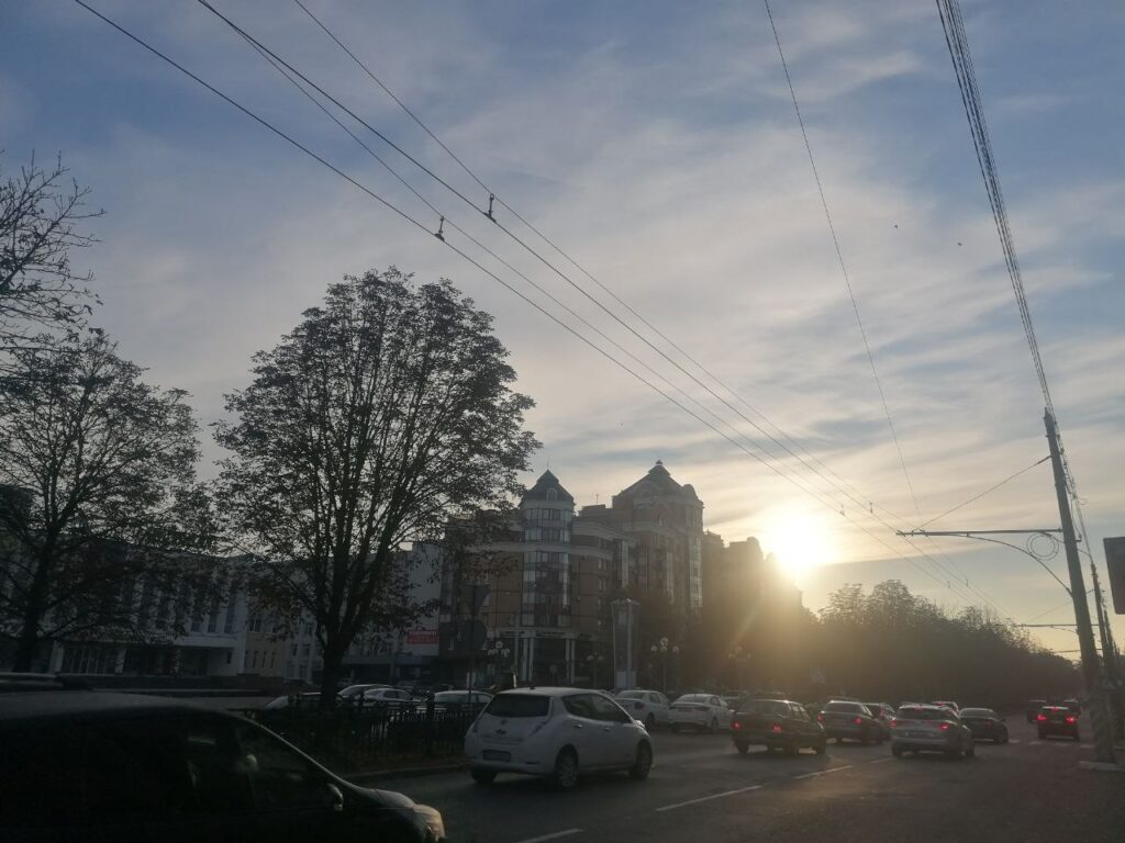 Бабине літо триває: на Полтавщині очікується тепла погода до +24 градусів, але не без дощів