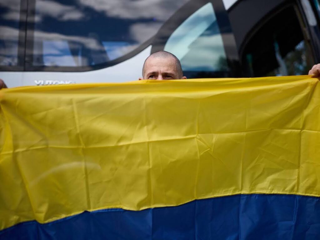 50 тисяч гривень після звільнення з полону: право на виплату отримали поліцейські та працівники служби цивільного захисту