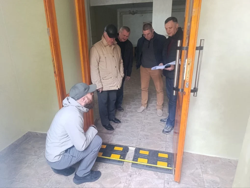 перевірка доступності входу в будівлю