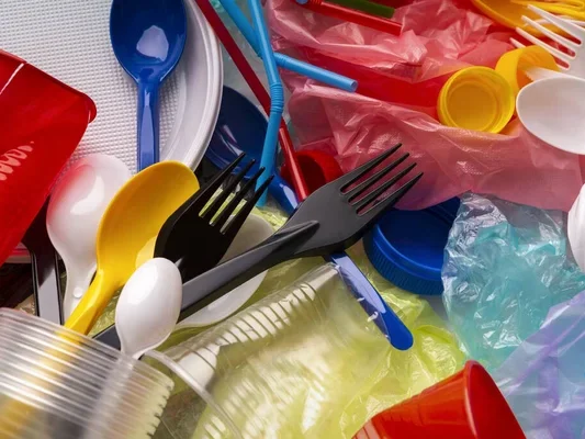 Безпечна продукція та екомаркування: замовників і постачальників запрошують на вебінар про закупівлі пластику
