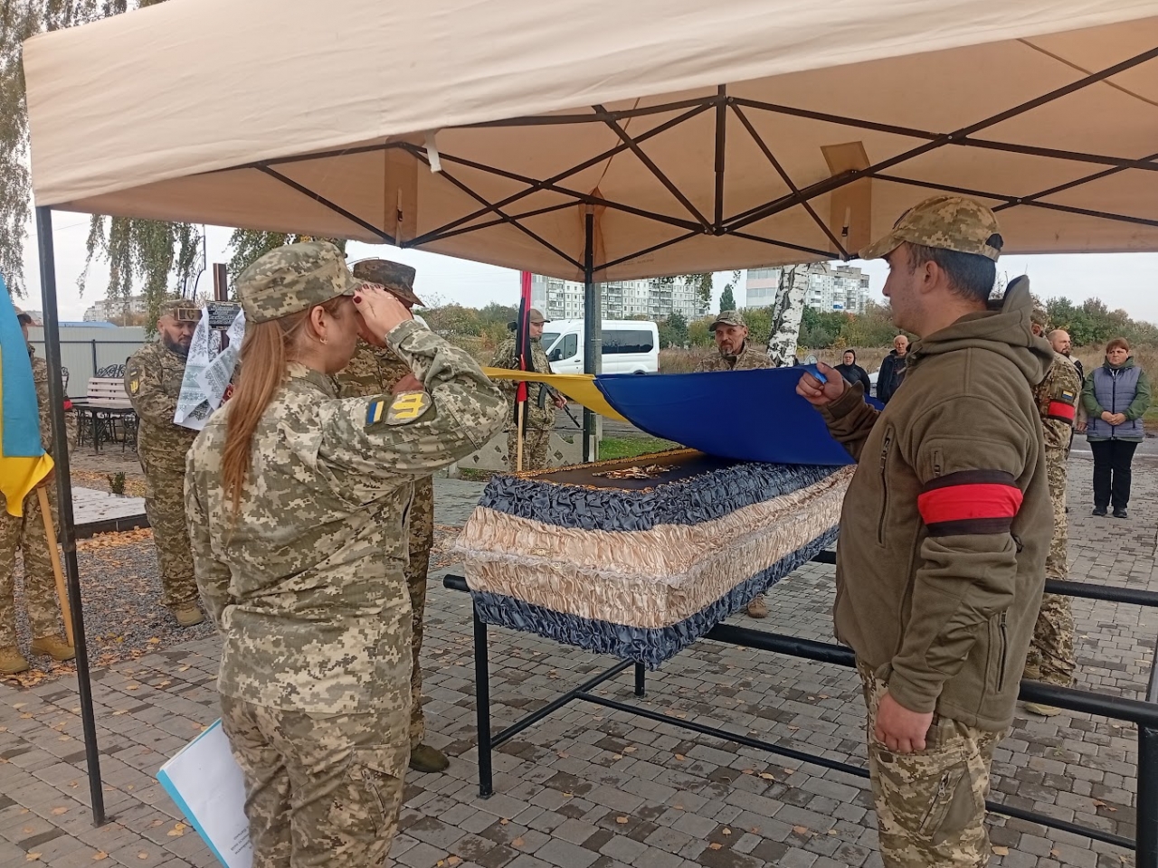 Миргородська громада попрощалася з військовослужбовцем Андрієм Волошиним