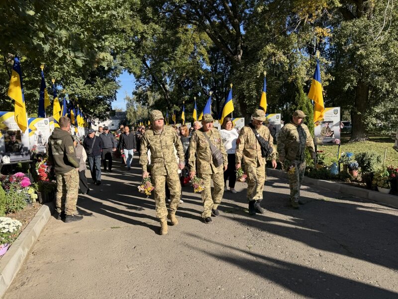 На Алеї Героїв у Хоролі відкрили вісім нових банерів у пам’ять про полеглих захисників
