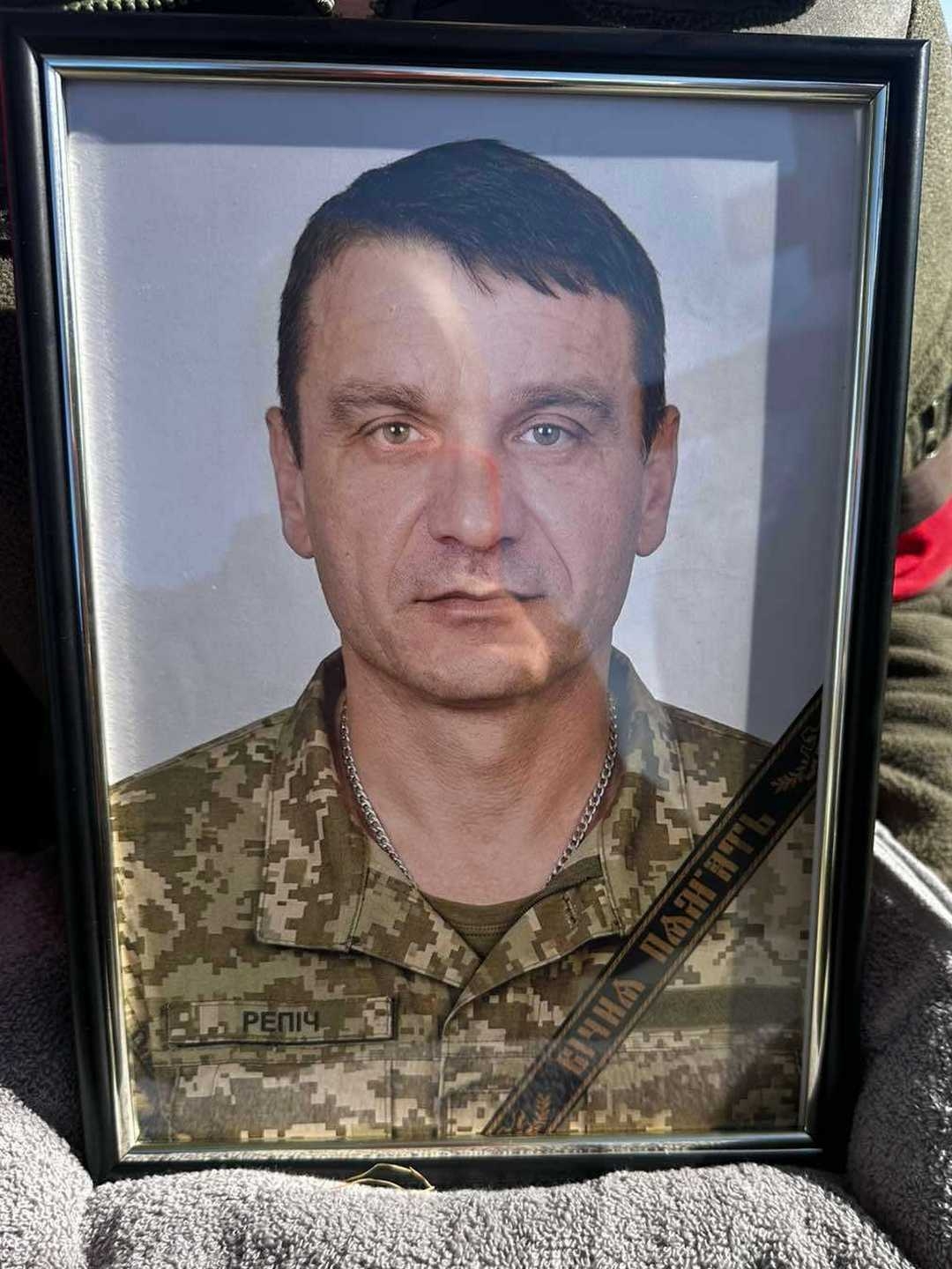 Миргородська громада попрощалася із загиблим захисником Вячеславом Репічем