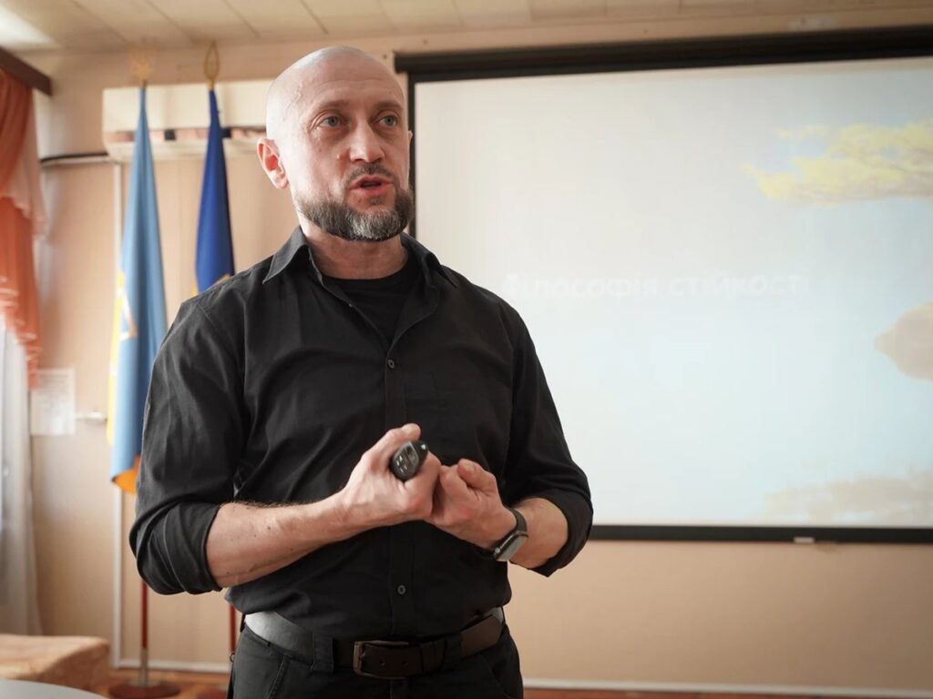 «Філософія стійкості»: у Полтаві презентували нову книгу капелана та політолога Андрія Зелінського
