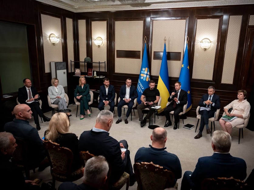 Пріоритет – оборона та соцвиплати: відбулося засідання Конгресу місцевих та регіональних влад при Президентові України