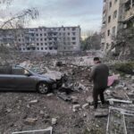Ракетний удар по Кременчуку: зафіксовано влучання в житловий район та на підприємстві (ОНОВЛЕНО)