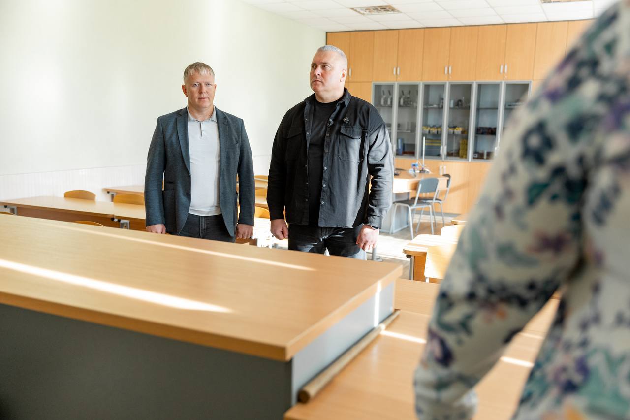 Віталій Дяківнич із командою викладачів