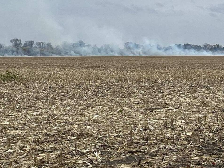 У Лубенському районі внаслідок падіння уламків дрона загорілася суха трава