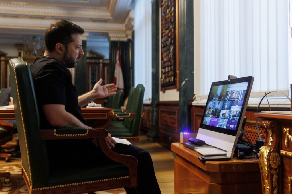 28 уражених підстанцій та проблеми зі Starlink на швидкості: Зеленський провів селектор щодо ситуації в країні