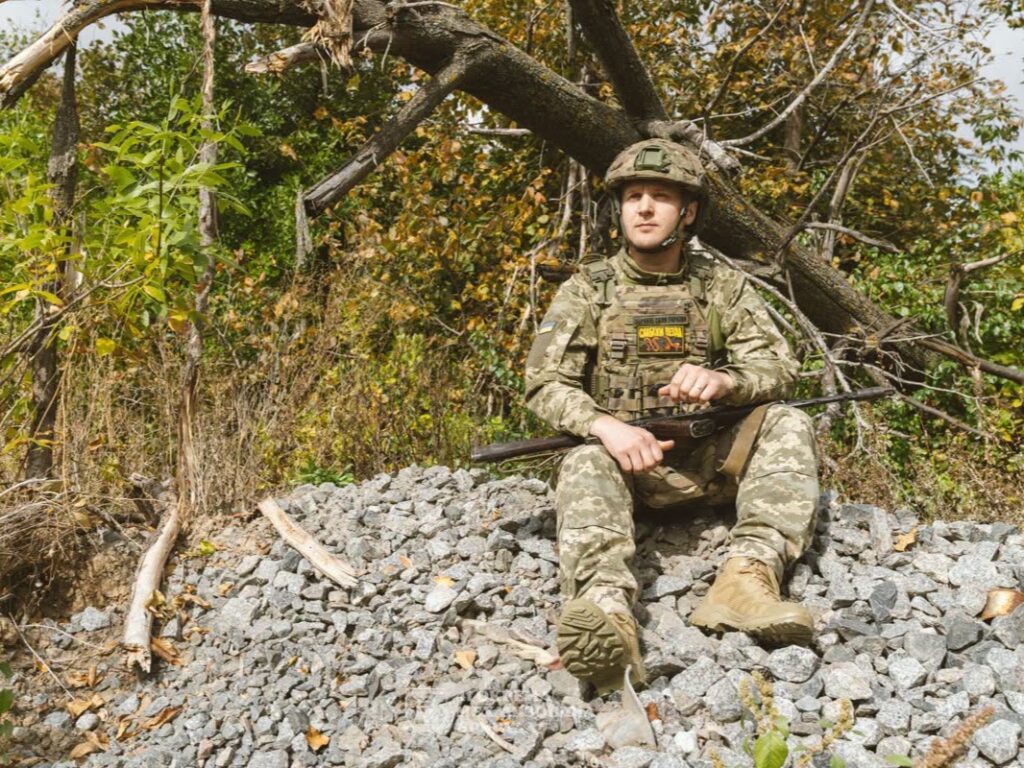 15 років у сфері мобільного зв’язку: історія бійця з позивним «Малий», який тепер «слухає» ворога під Куп’янськом