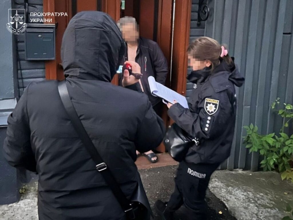 Довічне ув’язнення: на Полтавщині викладача вокалу визнали винним у сексуальних злочинах щодо трьох дітей