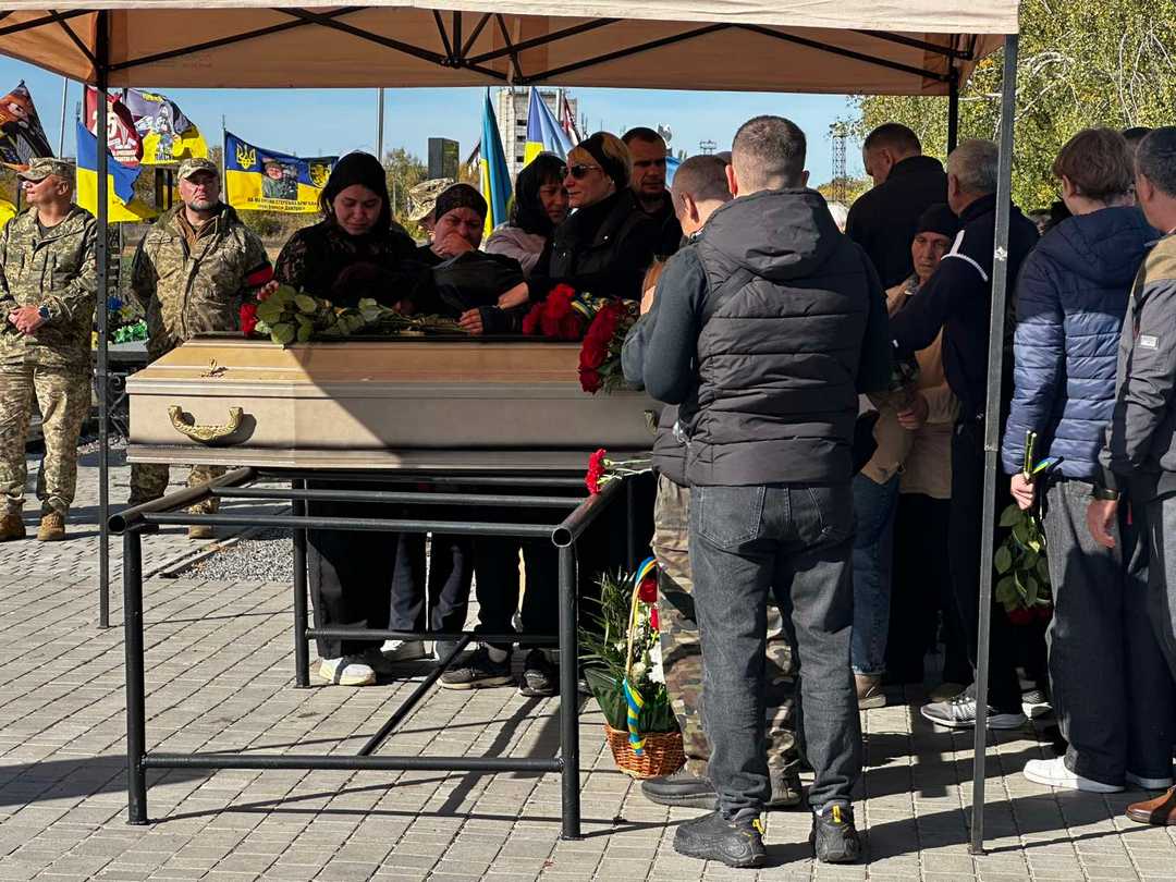 Миргородська громада попрощалася із загиблим захисником Вячеславом Репічем
