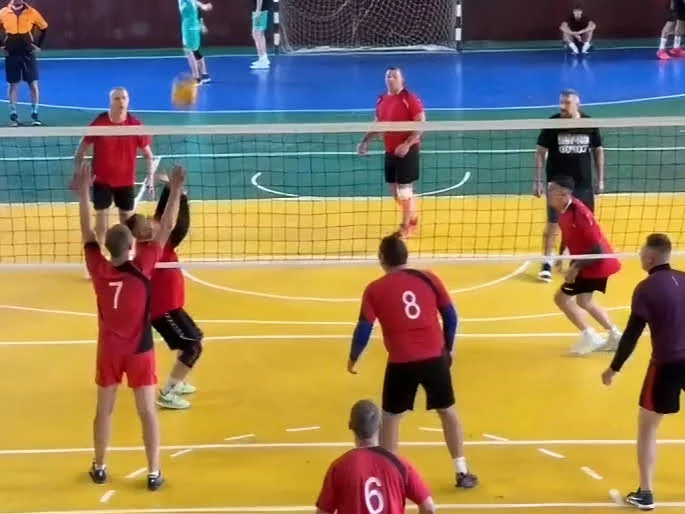 Спорт як адаптація та єдність: у Полтаві відбувся молодіжно-ветеранський турнір з волейболу