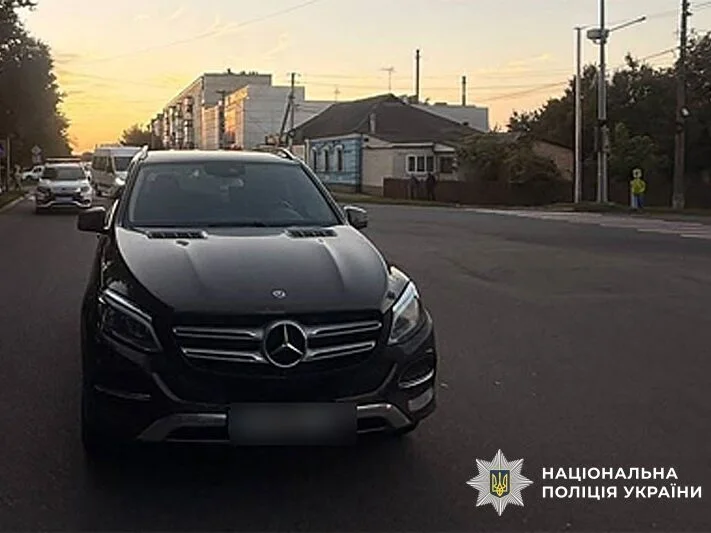 Позбавлений прав керманич Mercedes збив велосипедистку у Лохвиці