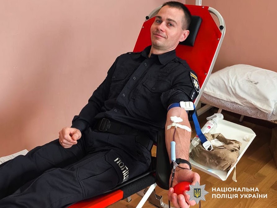 Поліцейські Миргородщини здали кров для поранених військових та цивільних пацієнтів