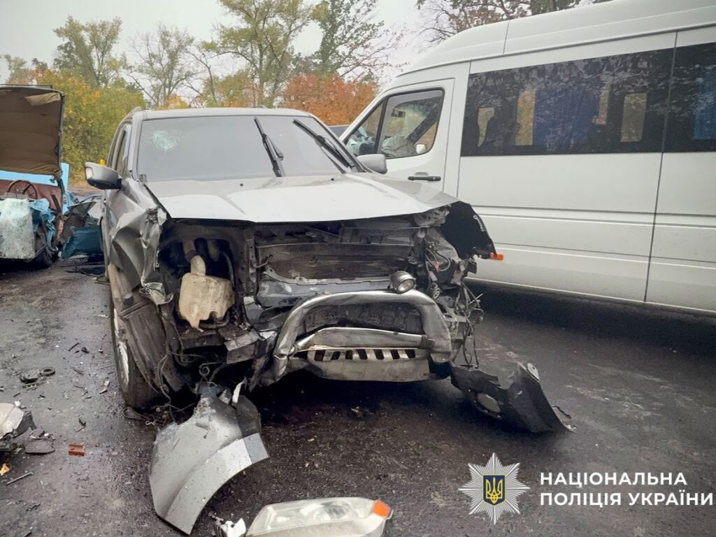 Двоє загиблих і троє травмованих: поліція Полтавщини розслідує потрібну ДТП під Кременчуком